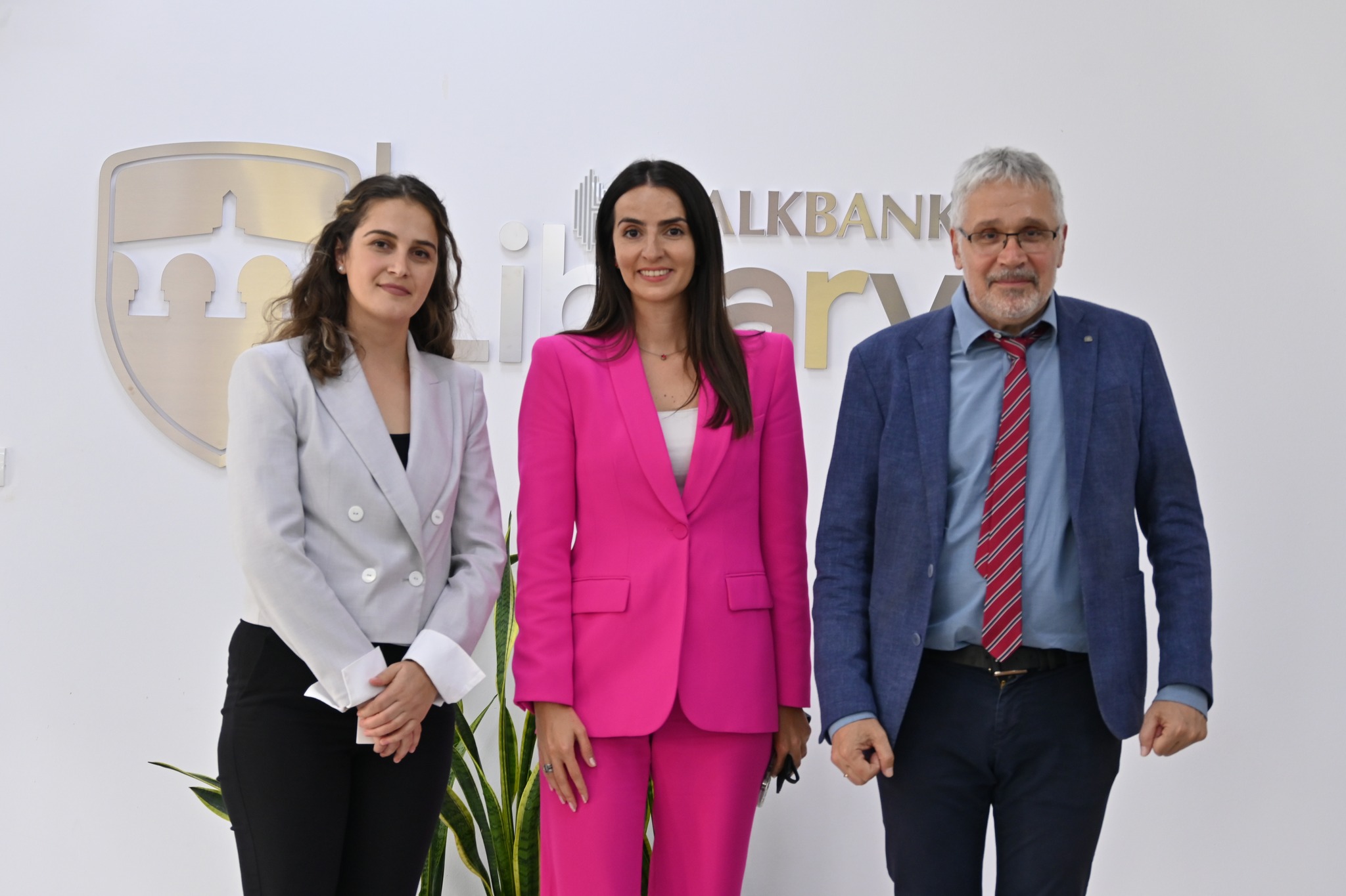 Hungarian Ambassador Visits IBU, Donates Books to Support Education